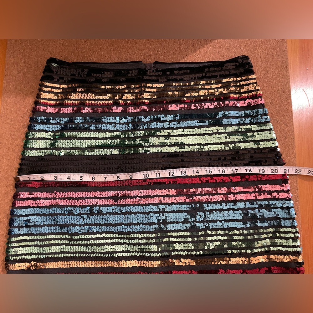 Anthropogie Sequined Soiree Pencil skirt by Moulinette Soeurs . Lined. Back zip - Picture 6 of 6